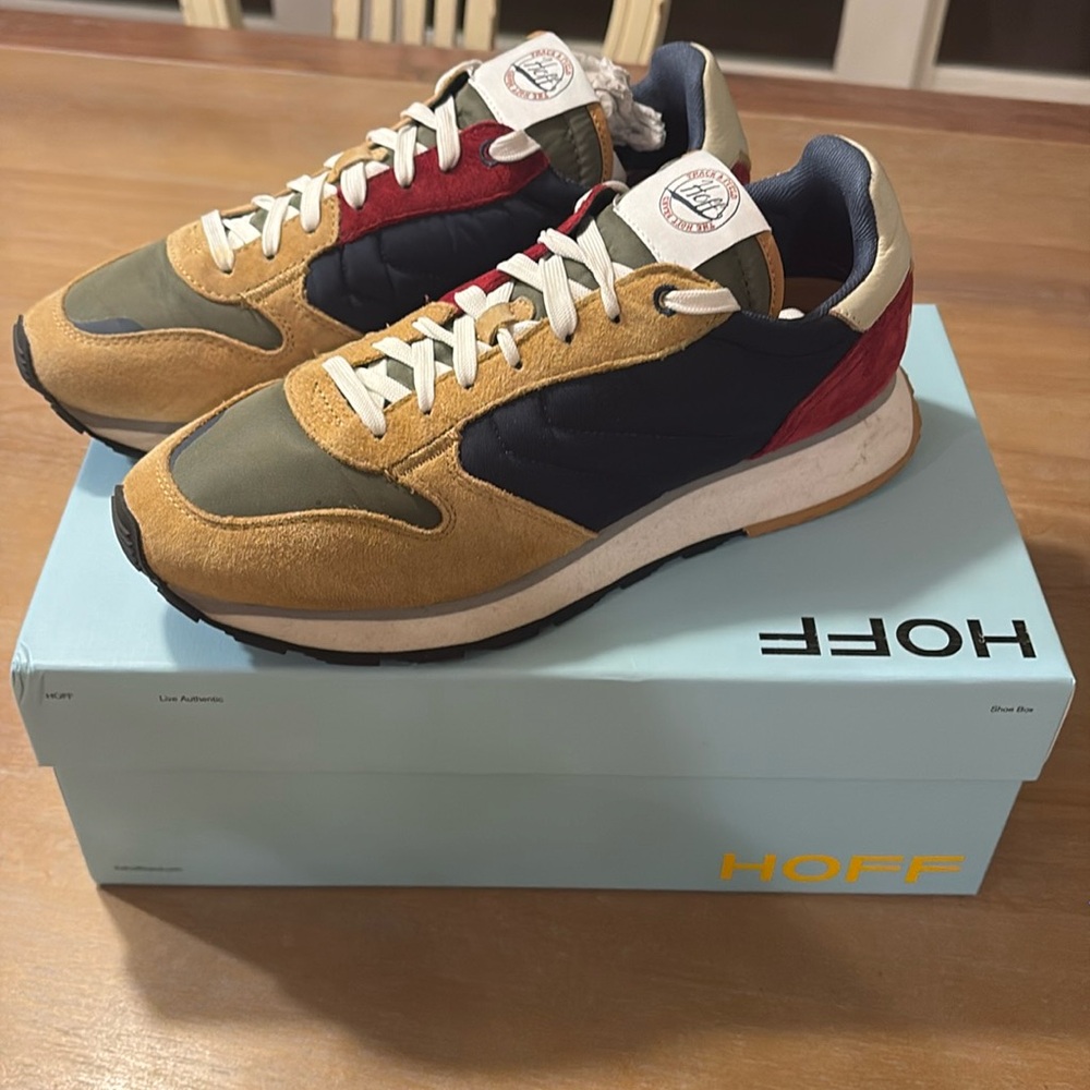 Hoff Helike men’s sneaker in EUC! 
Fall multi color with jeans or chino. USA 10